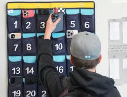 Stop Scrolling! Here’s What the New Statewide Phone Ban Means for GRHS Students